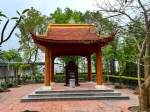 Nhà Bia Tưởng Niệm Nữ Sĩ Hồ Xuân Hương, Xã Quỳnh Đôi