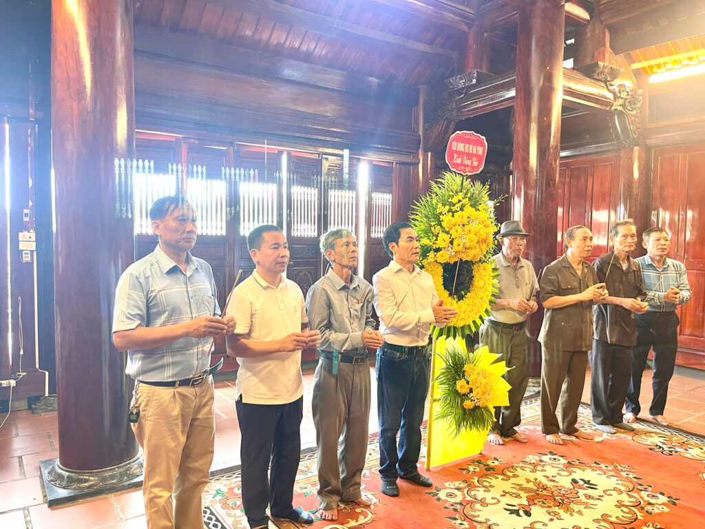 Đón nhận bằng di tích lịch sử - văn hóa cấp tỉnh nhà thờ họ Hồ Huy