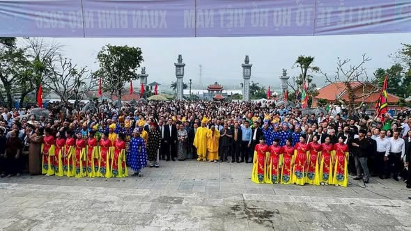 HỌ HỒ CHÍNH KHÍ CA