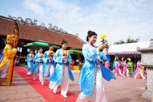 PHỤ NỮ HỌ HỒ ĐẢM ĐANG