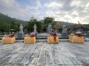 DỰNG VƯỜN TƯỢNG ĐỀN THỜ ĐỨC NGUYÊN TỔ